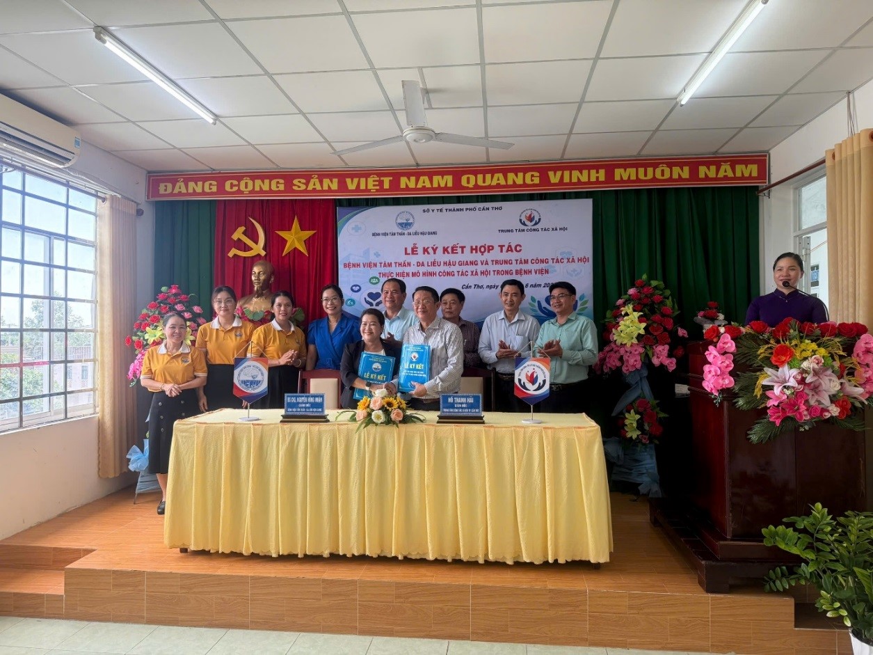 Trung tâm Công tác xã hội thành phố Cần Thơ và Bệnh viện Tâm thần - Da liễu Hậu Giang thực hiện ký kết bản ghi nhớ hợp tác mô hình Công tác xã hội trong bệnh viện