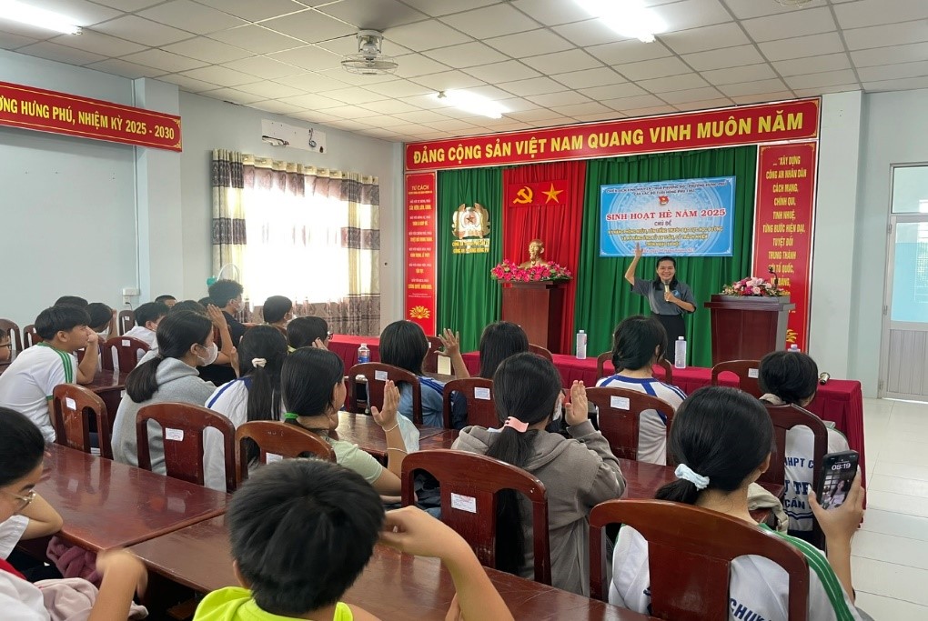 Lắng nghe và đồng hành: Trung tâm Công tác xã hội thành phố Cần Thơ tổ chức tham vấn tâm lý học đường cho học sinh trung học cơ sở